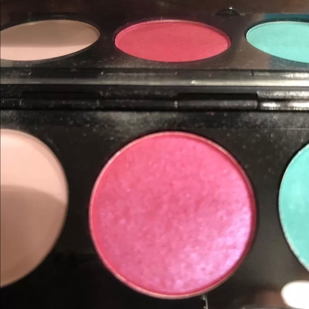🎁HP🎁 MAC Hello Kitty Eyeshadow x4: Too Dolly - Picture 5 of 9